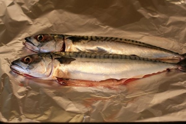 Macrou in folie la cuptor