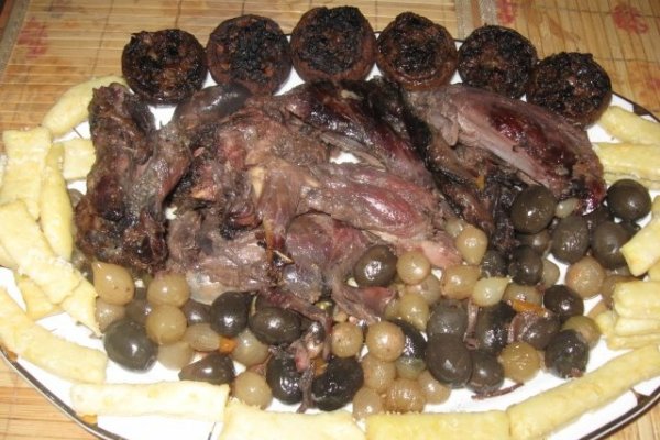 Iepure de vanat la cuptor cu arpagic si masline