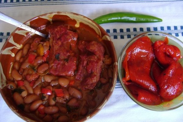 Fasole rosie cu afumatura si ardei copt