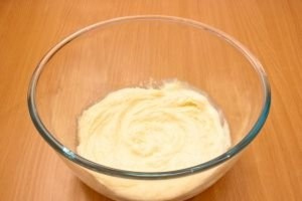 Briose cu crema de unt vanilat