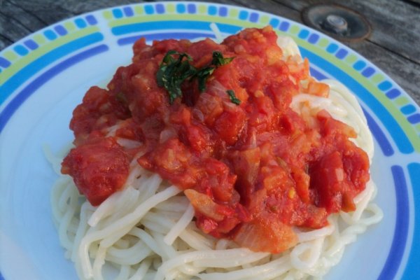 Paste cu roșii și busuioc