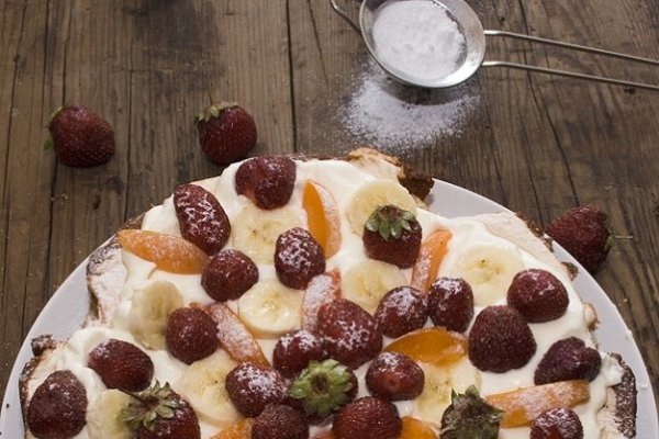 Prajitura fabuloasa de vara cu fructe si bezea