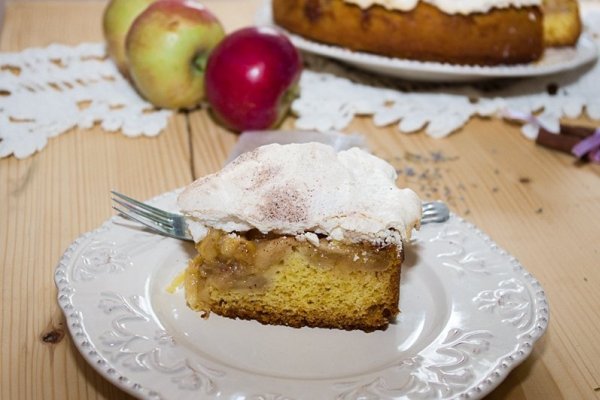 Tarta cu mere coapte si lavanda