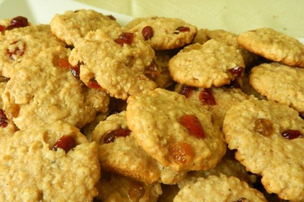 Biscuiti cu fulgi de ovaz,  stafide si merisoare