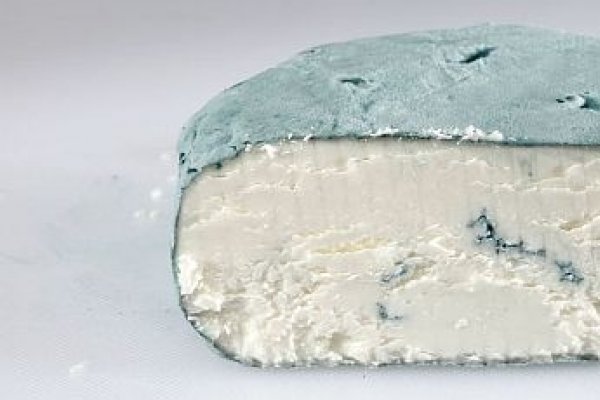Brânza de capră acum şi în varianta cu mucegai albastru