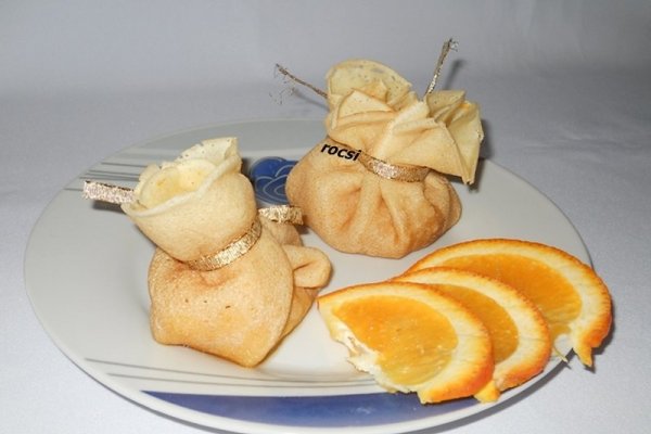 Clatite umplute cu portocale in sos (de post)