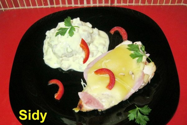 Piept de curcan Diablo cu cartofi acordeon si sos de ciuperci