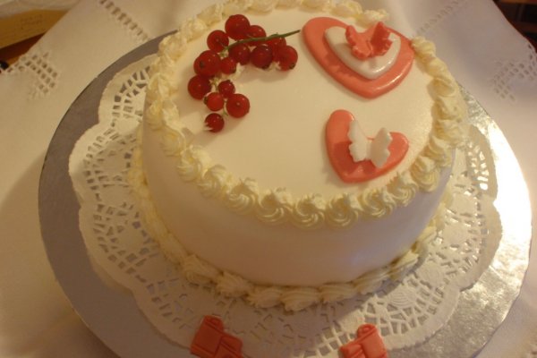 Tort cu friscă si capșuni