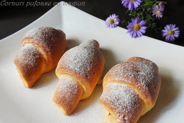 Cornuri pufoase cu magiun