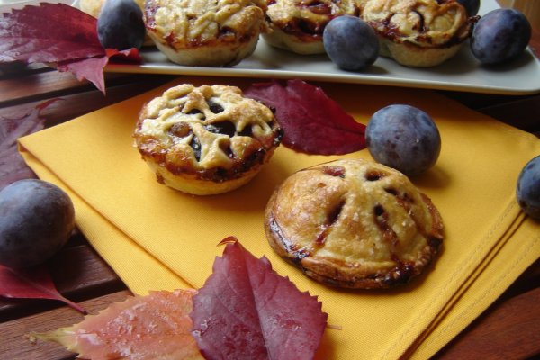 Placintele toamnei cu prune bistritene