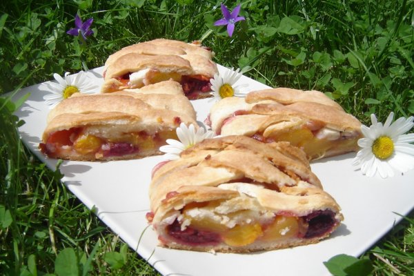 Placinta cu visine si piersici