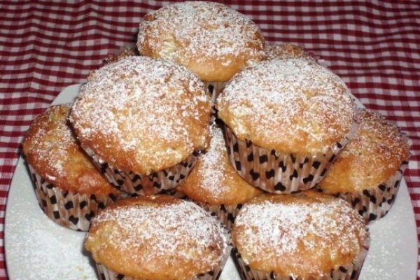 BRIOSE CU CIOCOLATA SI ANANAS