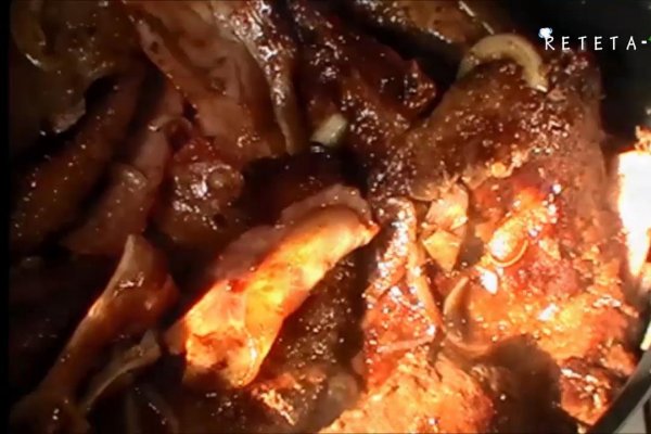 Ficat cu bacon, ceapa si salvie