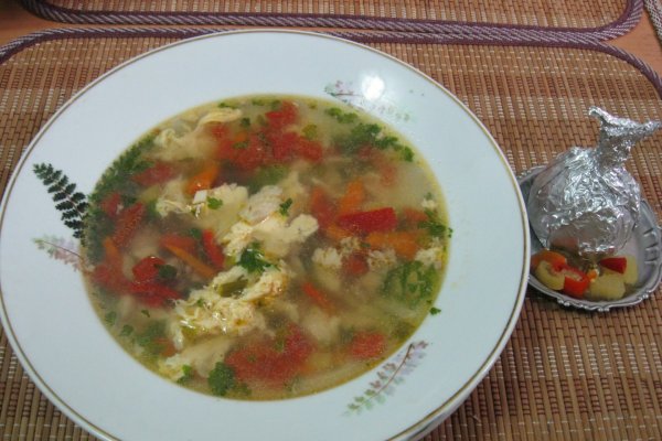 Supa de pui pregatita la noul aparat multifunctional Philips Multicooker