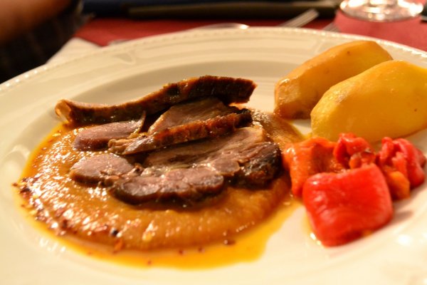 Berbecut cu sos de legume