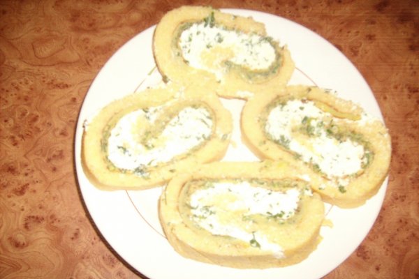 Rulada de mamaliga umpluta cu branza