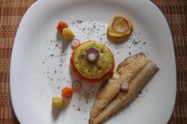 Rasol de pastrav cu piure de legume