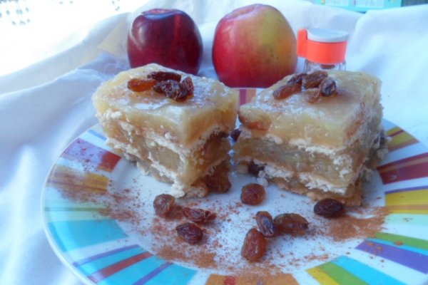 Prajitura cu biscuiti si mere (fara coacere)