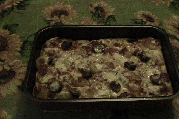 Sufleu de cartofi cu carnati de casa