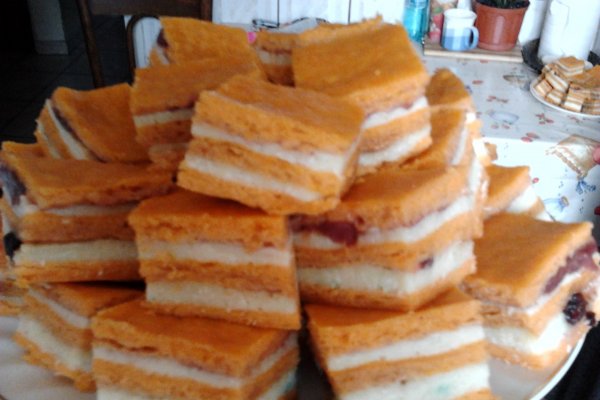 Prajitura cu suc de rosii