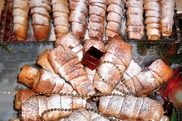 Rulouri cu crema de vanilie