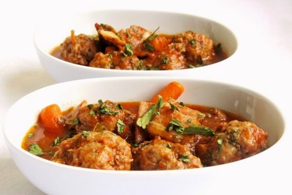 Tocanita cu legume si chiftele