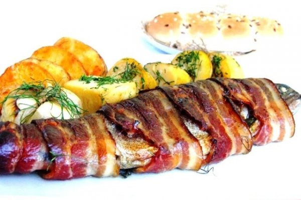 Pastrav "imbracat"in bacon