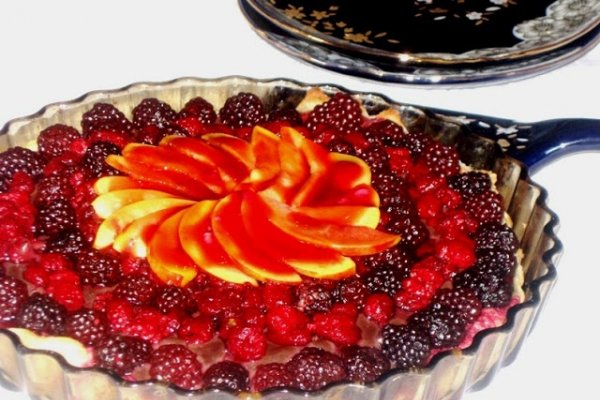 Tarta cu budinca si fructe