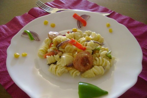 Salată de paste cu legume