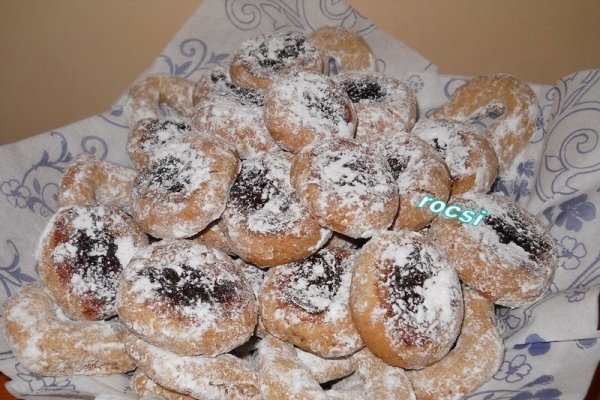 Fursecuri fragede cu nuca si gem