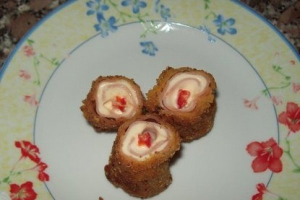 Rotoli de parizer si branza topita