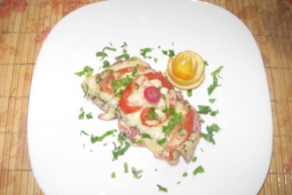 File de Păstrăv la cuptor cu legume şi caşcaval