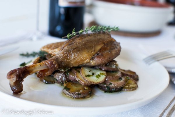 Confit de Canard aux Pommes Sarladaises