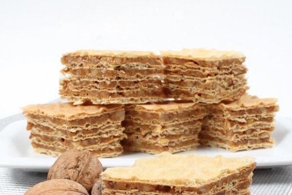 Prajitura cu foi de napolitana si nuca