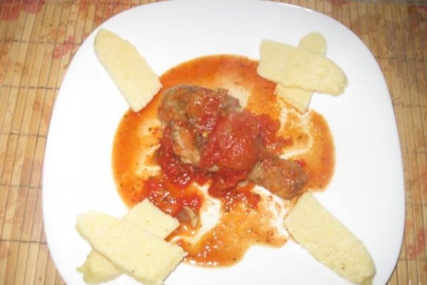 Pui cu roşii şi  mămăliguţă