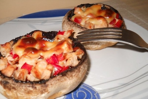 Ciuperci umplute cu piept de pui si gogosar