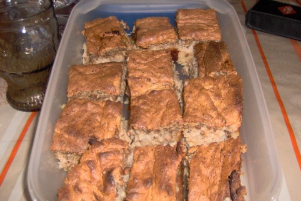 Prajitura cu mere si bezea de nuca