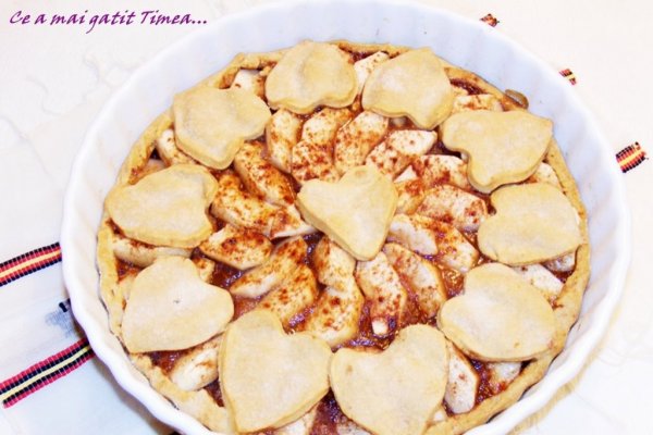 Tarta cu mere si gem de prune