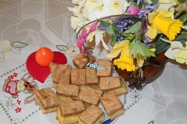 Pasca cu branza,crema de smantana si bezea