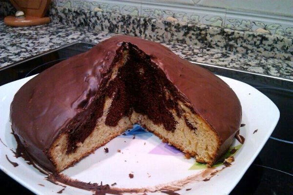 Chec in doua culori acoperit cu ciocolata