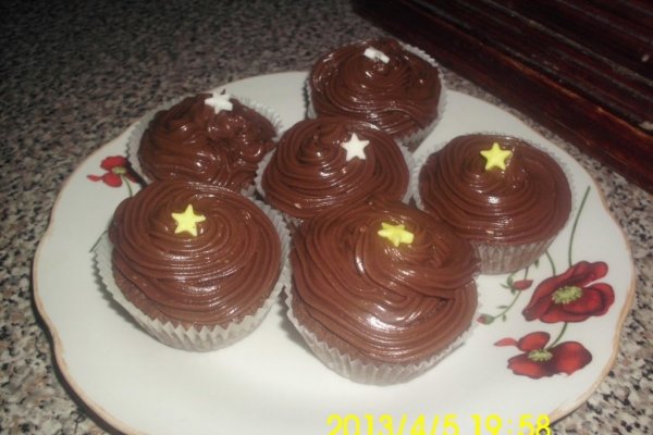 Briose cu crema de ciocolata