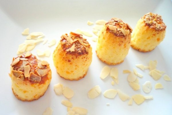 Pogacele cu cascaval si migdale