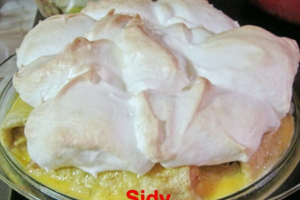 Clatite umplute, in sos de vanilie, cu mot de bezea