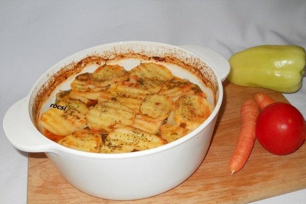 Tocanita de pui cu legume si invelis de cartofi noi