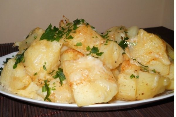 Cartofi noi cu cascaval la cuptor