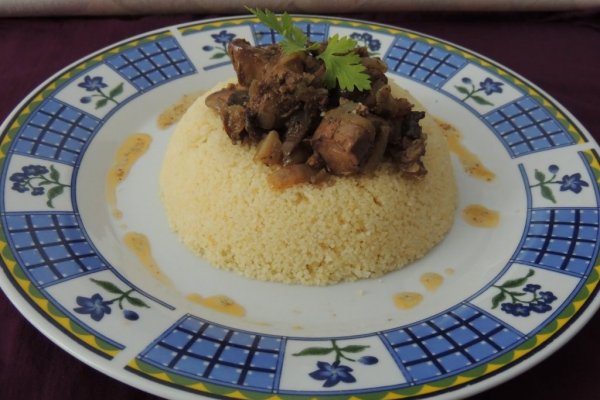 Couscous cu tocanita de ficatei si inimi de pui si ciuperci