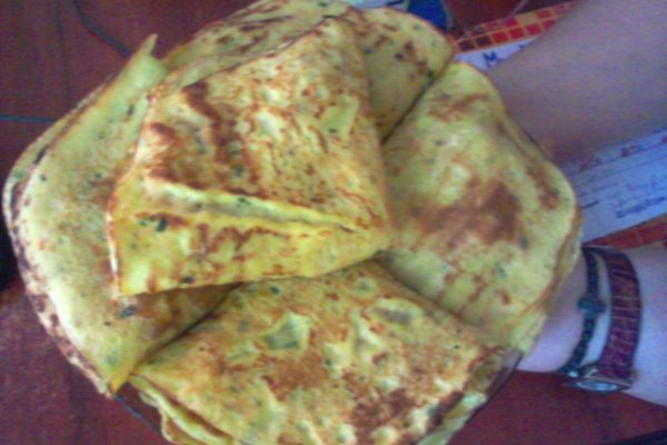 Clatite de cartofi cu umplutura din piept de pui si/sau creier de porc