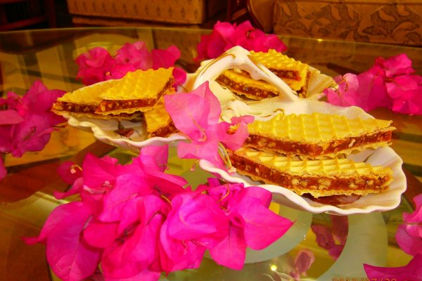 Napolitane umplute cu crema de caramel cu nuca