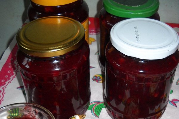 Gem de prune cu miez de nuca