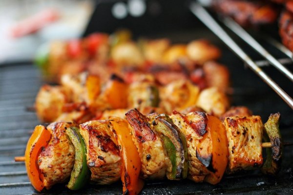 6 sfaturi pentru a manca sanatos cand mergi la gratar